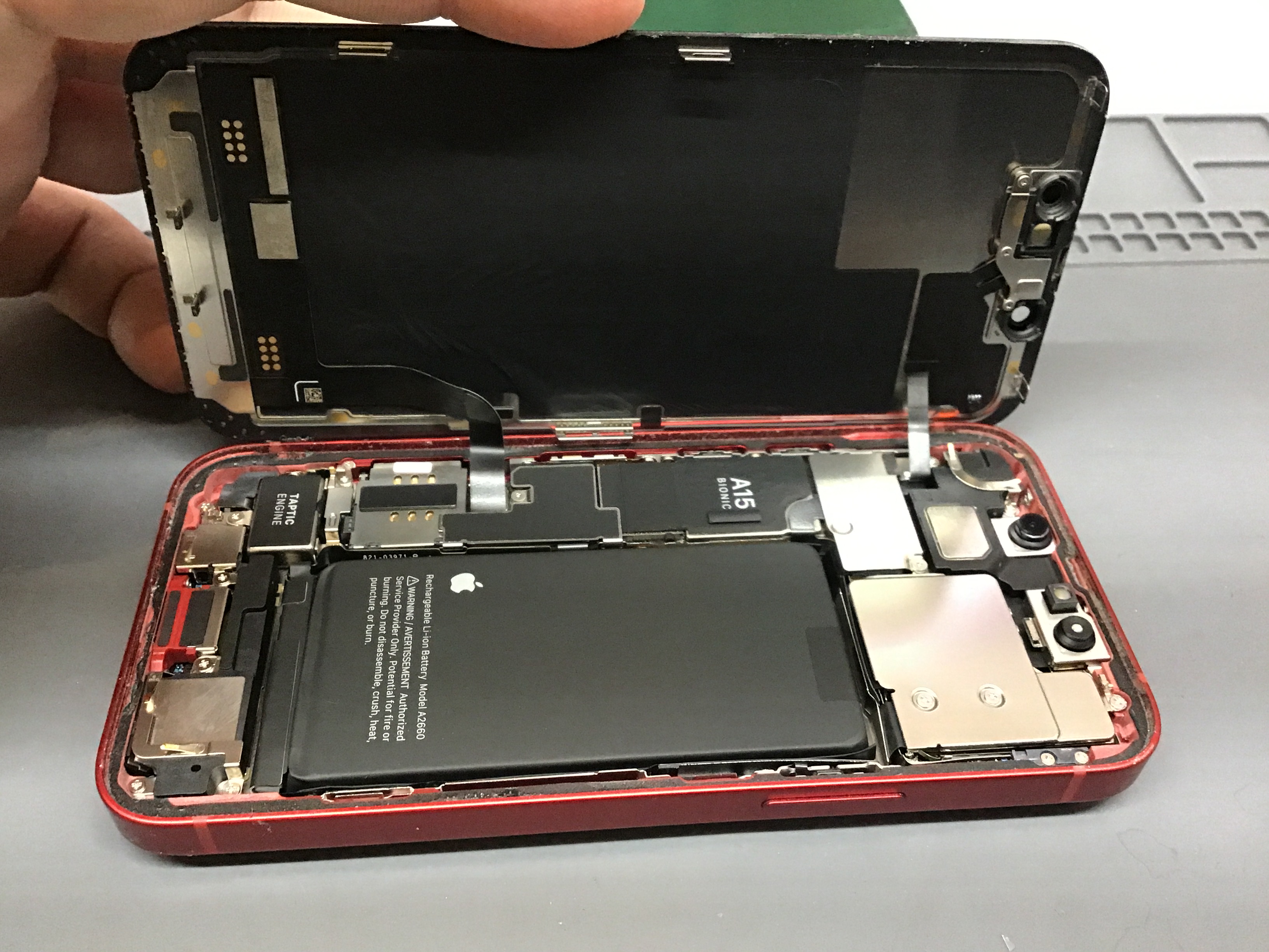 iPhoneXRのバッテリー交換は、データそのまま・即日修理のスマホ修理工房秋津店へ！